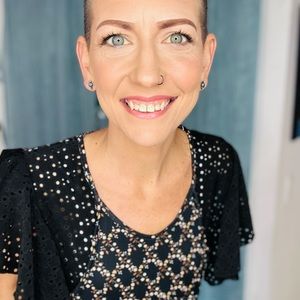 NWT 🖤 Black Floral Eyelet Flutter Sleeve Top⭐️